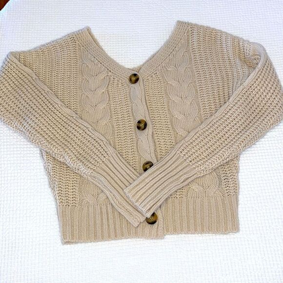 Moon&Madison V Neck V Back Cropped Knit Cable Cardigan - Picture 1 of 5